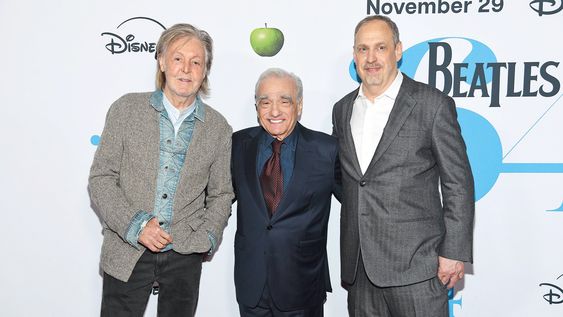 El ex-Beatle Paul cartney, productor del documental Beatles ‘64, junto a su coproductor Martin Scorsese y el director David Tedeschi en la première, en el teatro Hudson Square de Nueva York El ex-Beatle Paul cartney, productor del documental Beatles ‘64, junto a su coproductor Martin Scorsese y el director David Tedeschi en la première, en el teatro Hudson Square de Nueva York