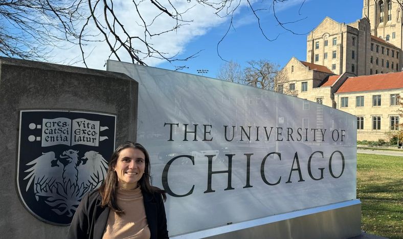 La investigadora uruguaya Pilar Manzi, en la Universidad de Chicago