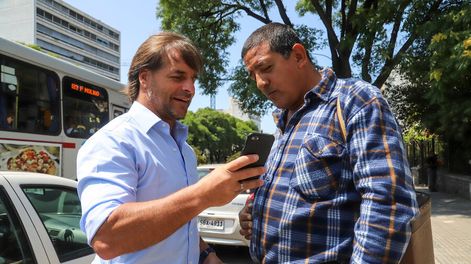 imagen de Lacalle Pou con aprobación similar a Vázquez en 2015