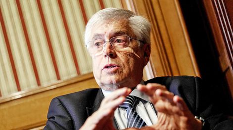 Búsqueda | El senador Tabaré Viera en su despacho en el Palacio Legislativo durante la entrevista con Búsqueda. Foto: Javier Calvelo / adhocFOTOS