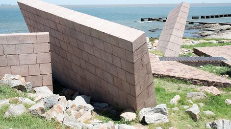 Búsqueda | Monumento al Holocausto del Pueblo Judío. Rambla de Montevideo. Foto: Ricardo Antúnez / adhocFOTOS