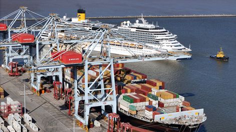 Terminal de contenedores de TCP en el Puerto de Montevideo. Foto: Daniel Rodríguez