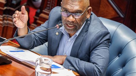 Edgardo Ortuño durante la Comisión Permanente en la Cámara de Senadores del Palacio Legislativo en Montevideo.