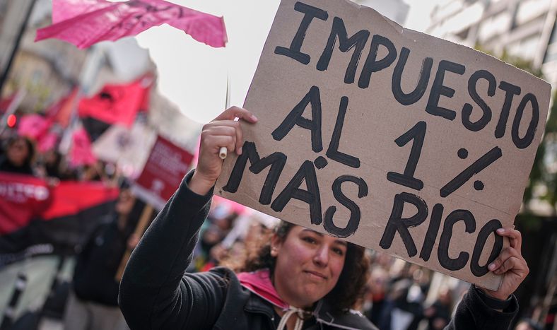 Militante en una movilización del PIT-CNT.