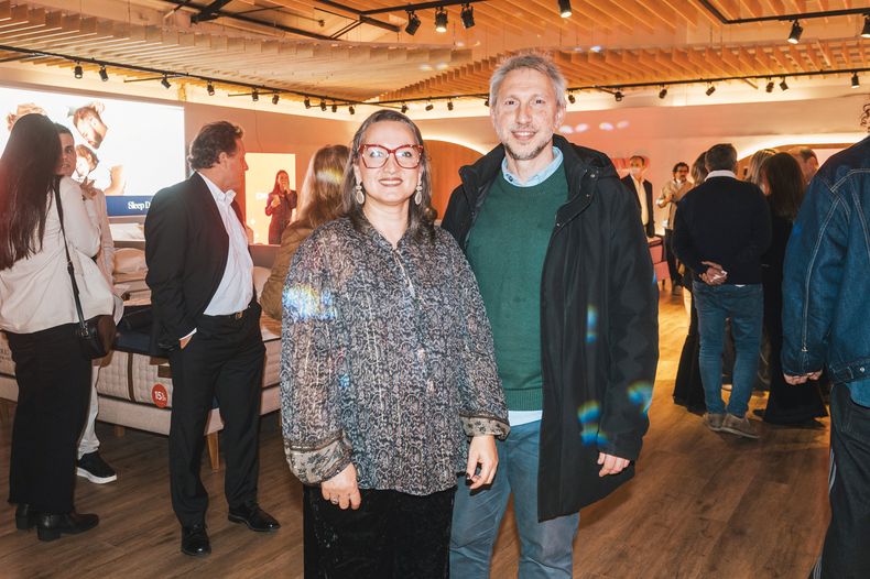 Jefa de Trade BTL y Eventos de Divino Shirley Núñez&nbsp;y Carlo Nicola.