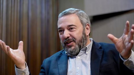 Mario Bergara durante la entrevista con Búsqueda.