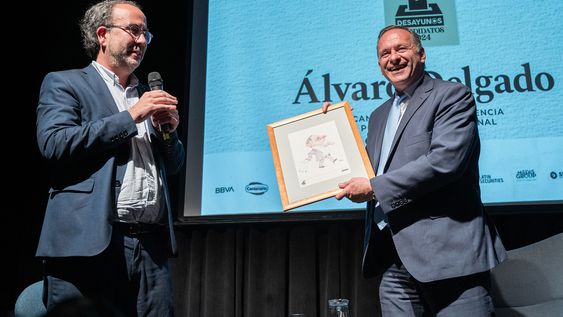 Director periodístico de Búsqueda Andrés Danza y Álvaro Delgado con la caricatura de Junior Director periodístico de Búsqueda Andrés Danza y Álvaro Delgado con la caricatura de Junior
