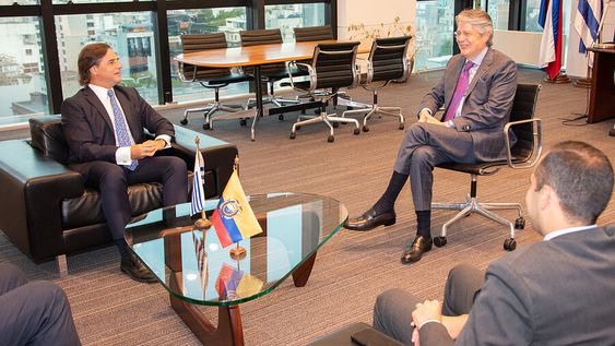 Lacalle Pou junto al presidente de Ecuador Guillermo Lasso en Torre Ejecutiva. Foto: Presidencia Lacalle Pou junto al presidente de Ecuador Guillermo Lasso en Torre Ejecutiva. Foto: Presidencia
