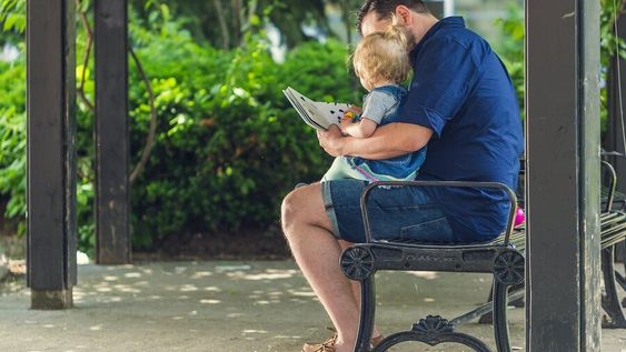 Un padre con su hijo