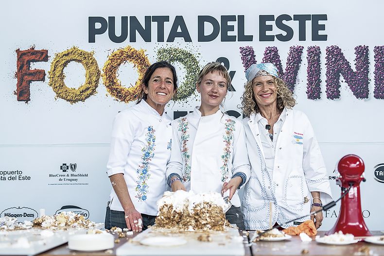 Corina Ferrari, Lucía Solé y Maru Botana.