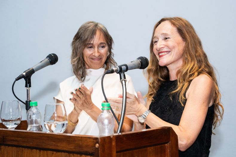La premiación fue conducido por Virginia Arlington y Verónica Correa.