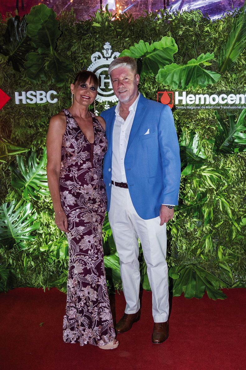 Karina Corbo con el director del Hemocentro Regional de Maldonado Jorge Curbelo 