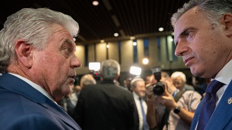 El embajador estadounidense en Uruguay Louis Rinaldi y el presidente Yamandú Orsi. 