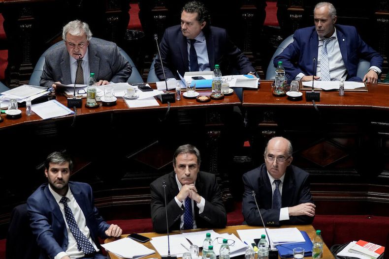Luis Alberto Heber, Rodrigo Ferres, Pablo Iturralde, Nicolás Martinelli, Alvaro Garce y Guillermo Maciel en comisión general del Senado. Foto: Javier Calvelo