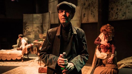 Jorge Bolani es August Strindberg en La noche.