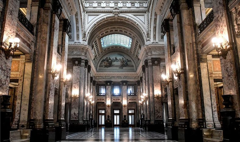 Salón de los Pasos Perdidos del Palacio Legislativo. Foto: Javier Calvelo / adhocFOTOS