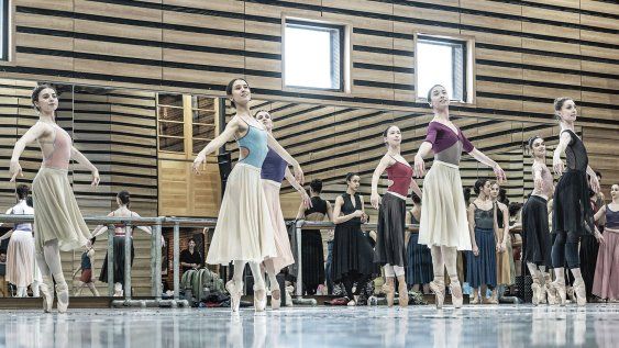 los preparativos y ensayos del ballet nacional del sodre para el estreno de cenicienta los preparativos y ensayos del ballet nacional del sodre para el estreno de cenicienta