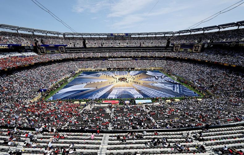 Bailarines actúan durante la ceremonia de clausura de la final de la Copa Mundial de la FIFA 2026 entre España y Argentina, en Nueva Jersey.