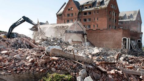 La demolición del Hotel San Rafael. Foto: Ricardo Antúnez / adhocFOTOS