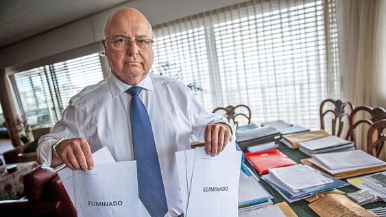 Alberto Iglesias, expresidente de Casa de Galicia, en su casa del barrio Malvín, en noviembre de 2022