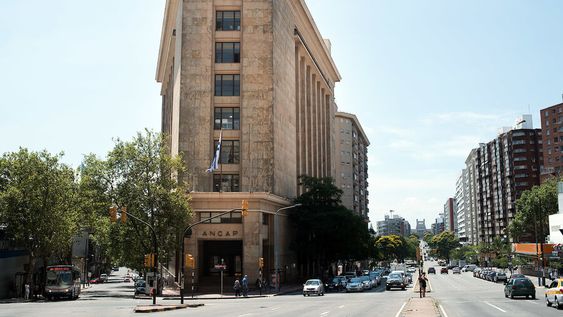 Sede de Ancap en Montevideo. Foto: Ricardo Antúnez / adhocFOTOS Sede de Ancap en Montevideo. Foto: Ricardo Antúnez / adhocFOTOS
