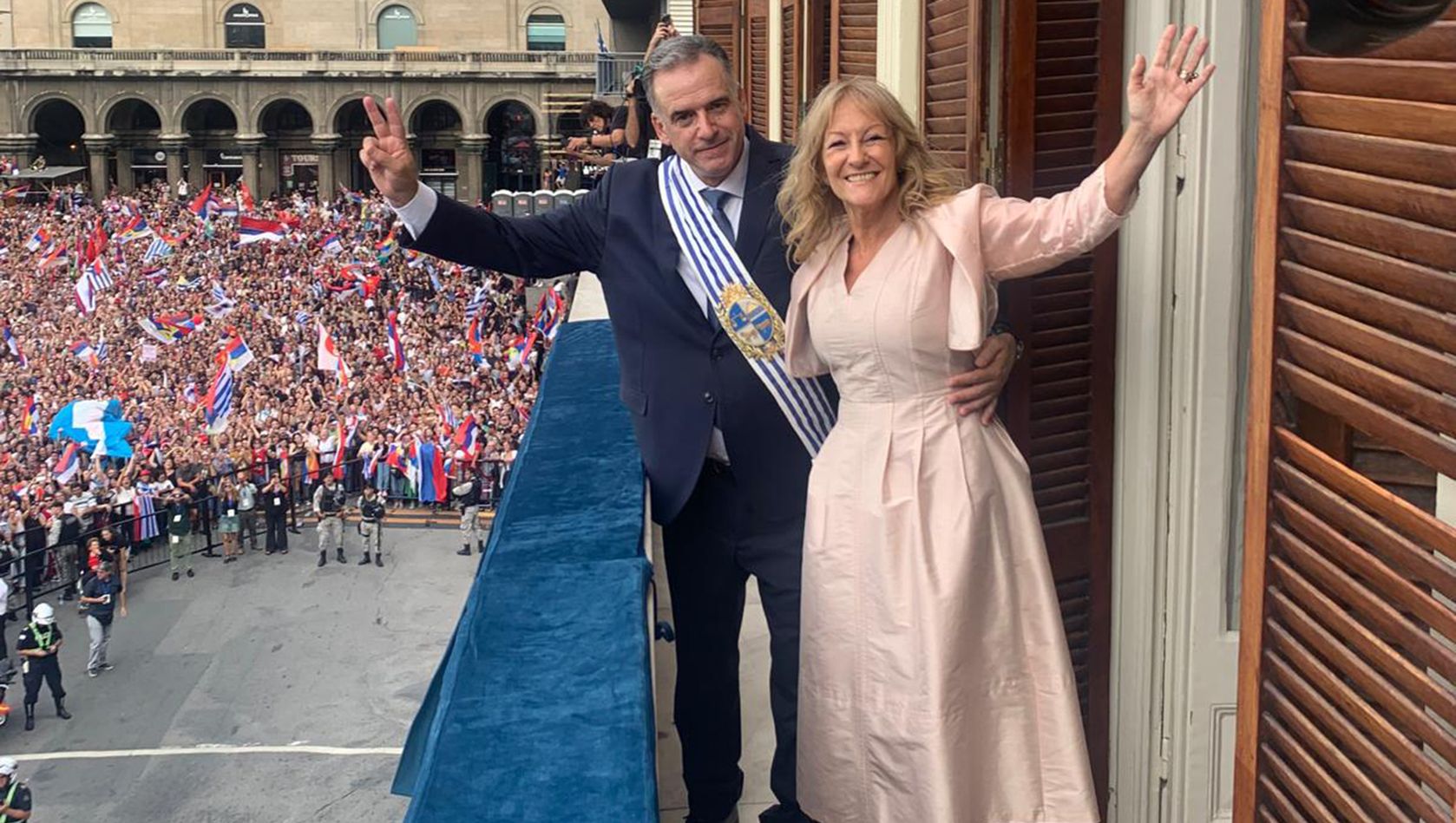 Orsi y Cosse en el balcon.jpg