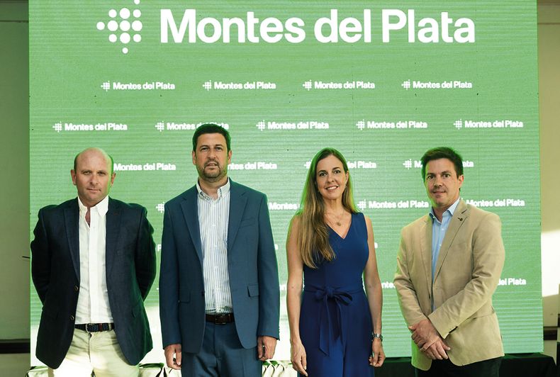 De Montes del Plata: gerente forestal, Diego Carrau, gerente general, Diego Wollheim, gerenta de sostenibilidad y comunicaciones, Carolina Moreira, subgerente de alianzas estratégicas, Gonzalo Martin