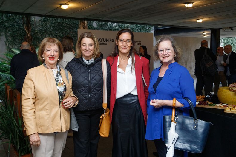 Teresita González, Gabriela Bordaberry, Carolina Miller y María Etchemendy 