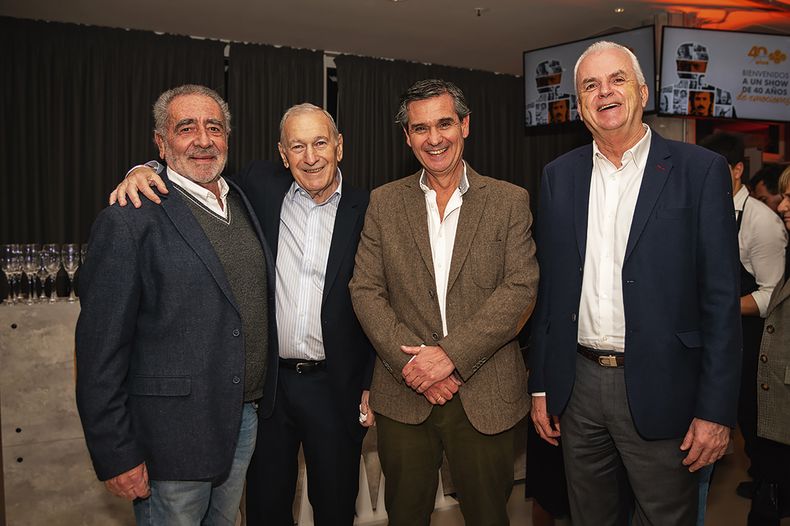 De SEMM: socio fundador Ricardo Voelker, director Luis Tamborindeguy, director técnico Enrique Buccino con el director de estudio Carle & Andrioli Darío Andrioli