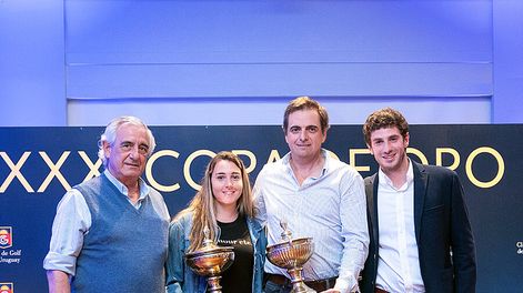 Presidente del Club de Golf del Uruguay Santiago Fernández, Victoria Bargo, Miguel Reyes y Capitán Nicholas Teuten