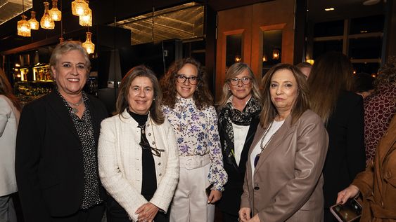Casilda Echevarría, Silvana Olivera, Jacqueline Schwartz, Andrea Curcio y Mónica Bottero Casilda Echevarría, Silvana Olivera, Jacqueline Schwartz, Andrea Curcio y Mónica Bottero