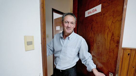 Eduardo Radaelli en su oficina en Montevideo. Foto: Javier Calvelo / adhocFOTOS Eduardo Radaelli en su oficina en Montevideo. Foto: Javier Calvelo / adhocFOTOS
