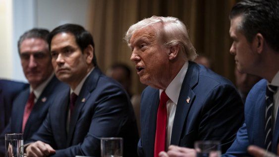 El presidente de Estados Unidos, Donald Trump, habla durante una reunión de gabinete en la Casa Blanca, 26 de febrero de 2025. El presidente de Estados Unidos, Donald Trump, habla durante una reunión de gabinete en la Casa Blanca, 26 de febrero de 2025.