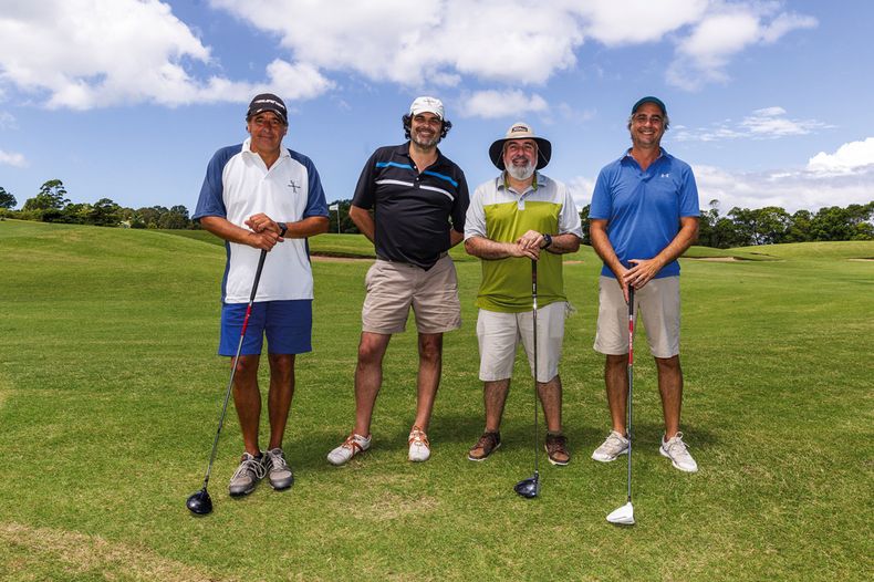 Guillermo González, ganador de la categoría de 14.0 a 19.1 de index en los últimos 18 hoyos Pedro Arbilla, gerente comercial de Búsqueda y Galería Daniel Mendiverry y ganador de la categoría de 14.0 a 19.1 de index en 36 hoyos Diego Primavesi