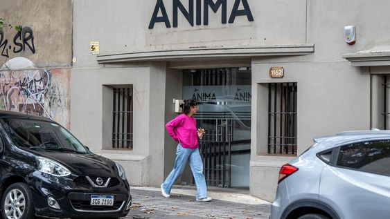 Centro educativo de bachillerato tecnológico Ánima en el barrio Centro en Montevideo. Foto: Mauricio Zina, adhocFOTOS Centro educativo de bachillerato tecnológico Ánima en el barrio Centro en Montevideo. Foto: Mauricio Zina, adhocFOTOS