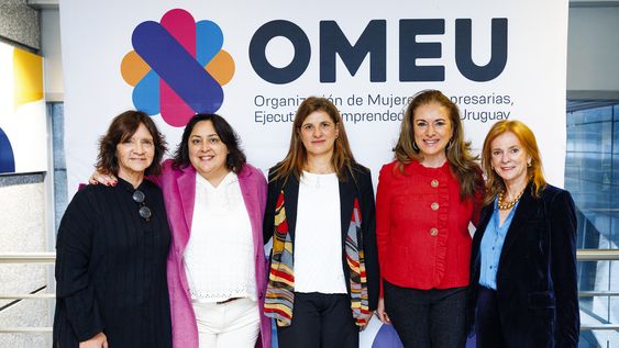 De Omeu: vicepresidenta Carina Silva, directora ejecutiva Fernanda Castellanos, tesorera Alicia Besnati, expresidenta Anabela Aldaz y presidenta Florencia Herrera. De Omeu: vicepresidenta Carina Silva, directora ejecutiva Fernanda Castellanos, tesorera Alicia Besnati, expresidenta Anabela Aldaz y presidenta Florencia Herrera.