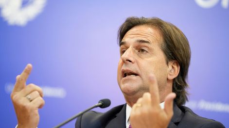 Presidente Luis Lacalle Pou al anunciar los resultados del estudio de factibilidad. Foto: Nicolás Celaya / adhocFOTOS