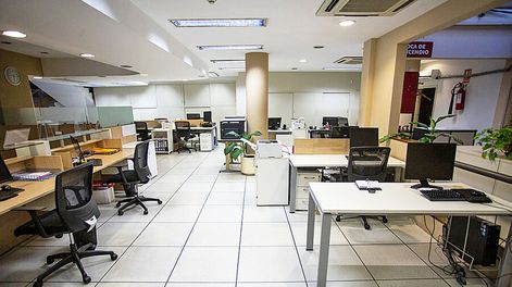 Las oficinas de la Caja de Profesionales, en el Centro de Montevideo. Foto: Mauricio Zina, adhocFOTOS