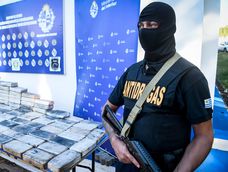 La Dirección de Drogas, una de las divisiones de la Policía que depende de la Dirección de Investigaciones. La Dirección de Drogas, una de las divisiones de la Policía que depende de la Dirección de Investigaciones.