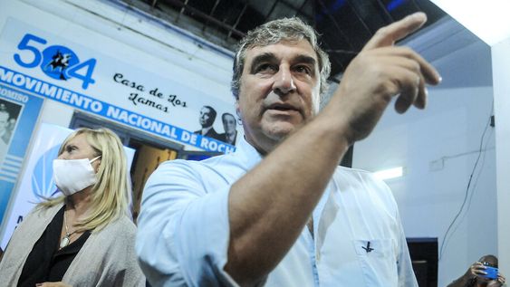 Beatriz Argimón y Sergio Botana durante el acto del 58 aniversario del Movimiento Nacional de Rocha, en su sede en Montevideo. Foto: Javier Calvelo / adhocFOTOS