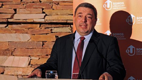 imagen de Bergara expresó “desacuerdo” con aumentar la tasa consular