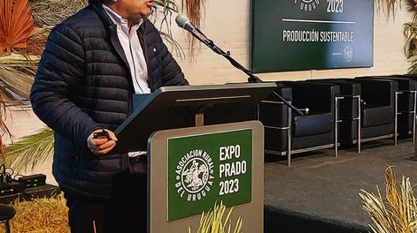 El economista Aldo Lema durante la conferencia sobre lechería en Expo Prado