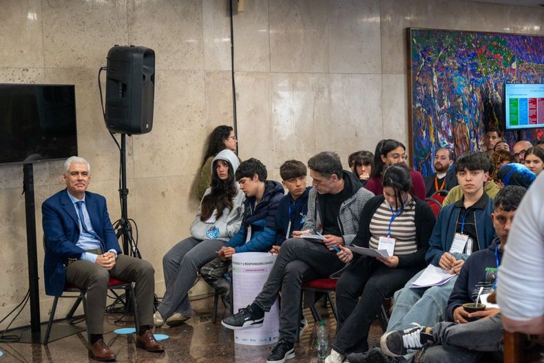 El presidente de la Cámara de Representantes, Rodrigo Goñi, impulsor de la consulta pública, durante la jornada en el anexo del Palacio Legislativo.