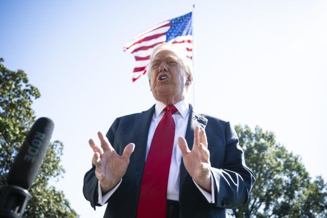 Donald Trump en los jardines de la Casa Blanca.