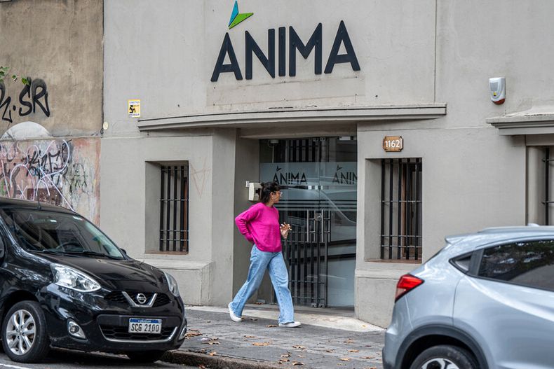 Centro educativo de bachillerato tecnológico Ánima en el barrio Centro en Montevideo. Foto: Mauricio Zina, adhocFOTOS