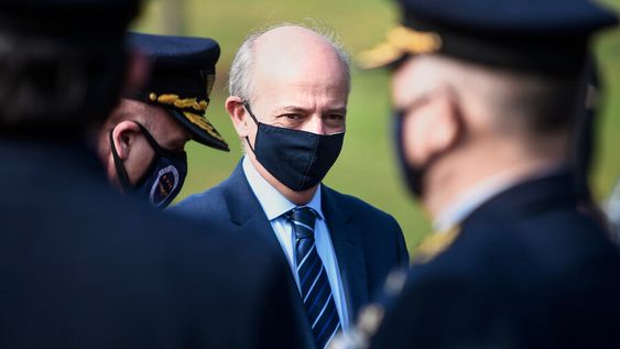 Javier García en el panteón de la Fuerza Aérea en el Cementerio del Norte en Montevideo. Foto: Javier Calvelo / adhocFOTOS Javier García en el panteón de la Fuerza Aérea en el Cementerio del Norte en Montevideo. Foto: Javier Calvelo / adhocFOTOS