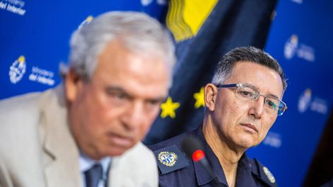 Luis Alberto Heber y José Manuel Azambuya durante la conferencia de prensa para anunciar al nuevo Director de la Policía. Foto: Mauricio Zina /adhocFOTOS