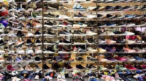 Una tienda de calzados, un rubro en el que Uruguay es comparativamente caro en la región. Foto: Ricardo Antúnez / adhocFOTOS