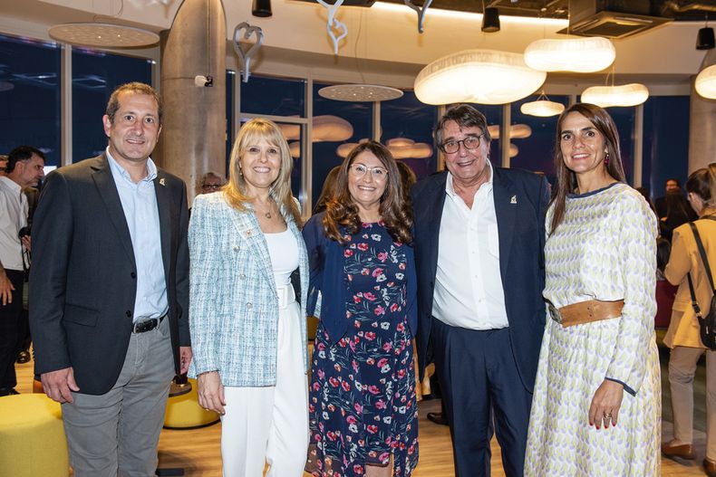Gerente general de McDonald’s Pablo Díaz y, de la Fundación Casa Ronald McDonald: directora Sandra Marcos, presidenta Karina Montiel y directivos Emir Cámara y Virginia Brause