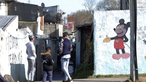 imagen de Miles de “no pobres” por “un pelito”